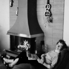 Nov 1958 Joyce at home