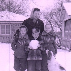 Mom, Bev, Gary, Pam Villa Park 1956
