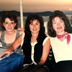 7/1996: Santorini – Natalie, Lisa Kelaita, Julia