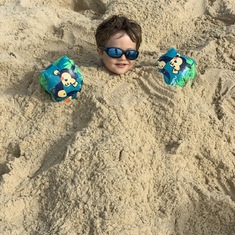 Julian a adoré ses vacances avec Tata, Tonton et les cousins, 1er jour à l’océan il criait de joie