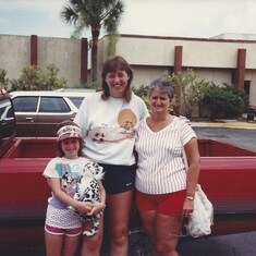 Nikki, Karen & Mom "we wear short shorts"