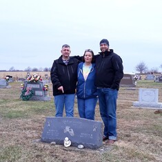 We went and had a visit, Love you mom. Lisa, Brian and Chad