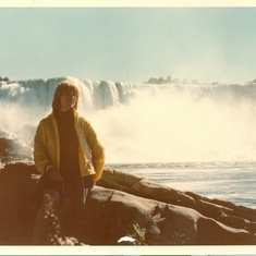 1974-10 Niagara Falls Kate