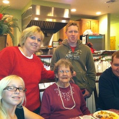 Kathy with Deanna Harmon and  Grandchildren Emily, Daryl, and Jeff Harmon