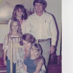 Lyndal, Kay, Vina, Kevia and Lashell Black late 70's in Muleshoe at grandad Black's house