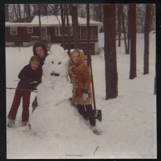 1976 Floridian 1st-timers' snowman on the holiday trip back to snowy Ohio!