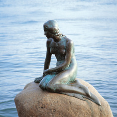 Статуя-Русалочки-в-Копенгагене