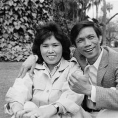 Dith Pran (right) and his first wife, Ser Moeun Dith (left)
