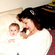 hilary and mom on the couch together