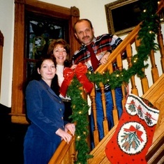 mom and siblings at christmastime