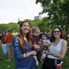 Picnic in Central Park - the first time Lisa meets Kirsten's boys Colin and Brant (2014)