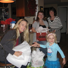 Rachelle, Haven, Michelle & Kit
Christmas 2011