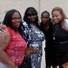 2013 - LaDonna with her family after her Momma's homegoing (Brandie, Katahza, Jayesha "Boo")