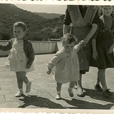 Follow the shadow 1957 with Neus, Pili and Mama