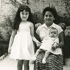 En el patio de zapatero, Pili, Pepita y Laia verano 1956