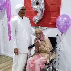 Photo with Sarveshwari Ma on Lakshmeeben’s 90th birthday  celebration in Sydney.