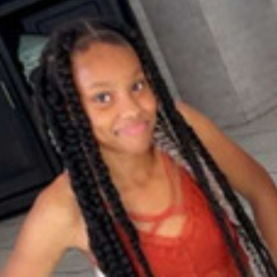 Larissa Queen Favors