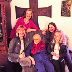 Aunt Janice, Karen, Grandma Irene, Laura, and cousin Elise (Oct. 2011)