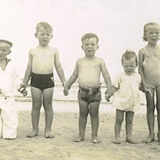 Jeffrey Jenkins, Steve, Lawrence, Ann, Dorothy at 1943 July 4th gathering on the beach.