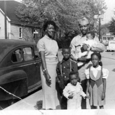 Grandma, Uncle Milton, Uncle Tony, Aunt Beverly and Daddy as a baby
