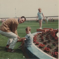 always count on dad to do my laces....Browns Golf, Sandown
