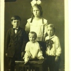 Les' siblings, clockwise from top; Dorothy (oldest sister), Lester, Violet (sister), and Elvie (older brother who died in his 20's) photo taken in the 1920's before Lola and Ronnie where born.