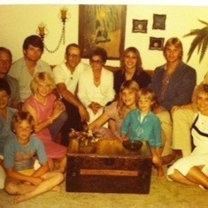 Family reunion in South Dakota. Les and Viv's Daughters and their families, from top L to R; Larry, Frank, Lester, Vivian, Amber, Garet, Jule, bottom L to R; Vicki, Matt, Sandi, Melody, Myndi and Linette.