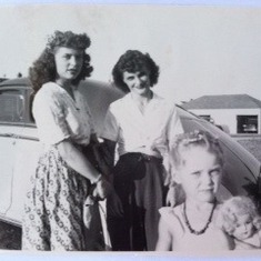 Lola Jean, Vivian and Linette with her dolly, in Wichita.