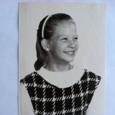 Sandi Kaye dressed up for her school picture. Look at those sun kisses, so cute.