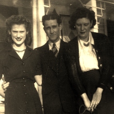 A young Lettie with parents Chester and Josephine Pope