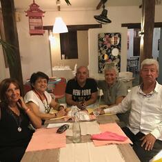 El 23 de enero de 2020 con Rossana ,Ruben , Guillermo y Milena en un restaurante en San Antonio.