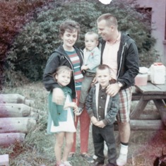 Linda & Ed with kid's Kelly, Kirk, & Eric in Michigan