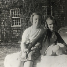 Linda and her sister Carolyn