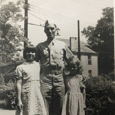 Linda with her dad and sister