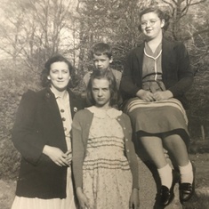 Linda with her Mom, sister Carolyn and brother Mike