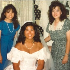 Lisa with cousins Stephanie and Trisha, the hairdos were tall but fashionable.
