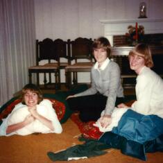 Linda, Leslie, Joanie Ada, OK 07.1978