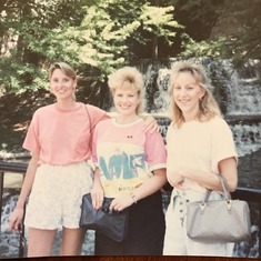 1989 San Antonio (Linda,Kerri Jo, Penny)