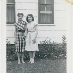 1940~ Lois & Ruth, So. Sioux