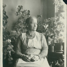 1915~ Lois' Grandma Kirsten Hansen