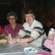 009a (Alice) Lydia Krueger & daughters - Iva, Lois, Shirley