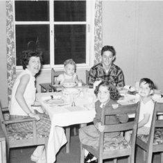japan-family at table