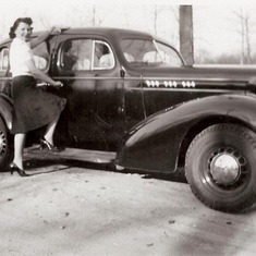 Love those running boards! 1941. Don't be fooled, Lorett didn't learn to drive until 1951.