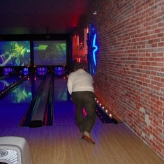 010107-Louies35thBday-LuckyStrike-Dad Bowling
