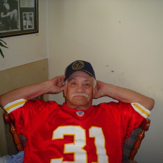 Papi and I would watch football games on Sundays. Whenever the team we wanted to win made a touch down or messed up we call each other all during the game. Michael bought him the Chief jersey of Priest Holmes. I miss those Sundays. Football isn't the