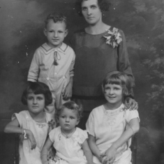 Arthur Family Photo-Bud, Edith, Helen, Carol, Louise