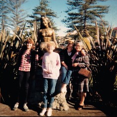Mum loved to go tipi haere with her grand children. Here she is in Napier with Leah and Renee and Pania and ? (not sure). Circa 1984.