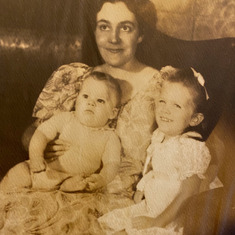 Floddie (Mom) Lynda & Lyman 1938
