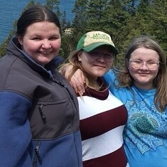 Most recent pic we have of Makayla with her sisters Emma and Alison.  They were on an outing with da
