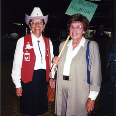 2005 Mavis and Marg at the airport greeting Bush reunion attendees